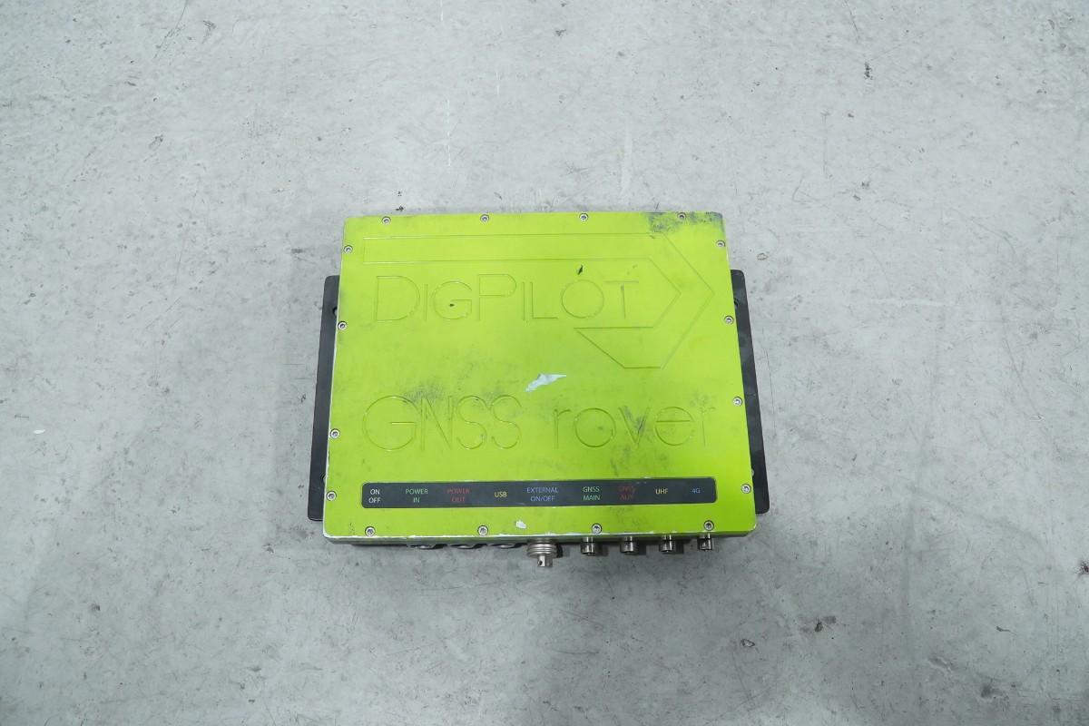 DigiPilot GNSS-2ST maskinstyringssystem med doble GNSS-antenner