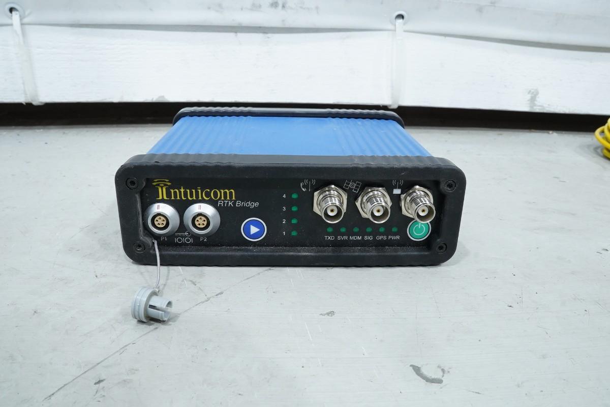 Intuicom RTK Bridge-C3 GNSS/RTK kommunikasjonsutstyr med NovAtel antenne