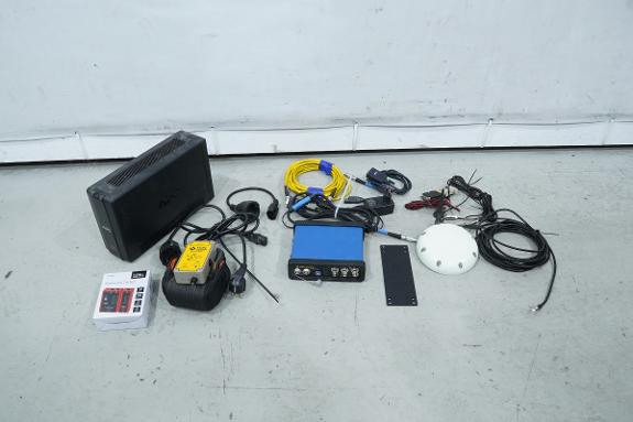 Intuicom RTK Bridge-C3 GNSS/RTK kommunikasjonsutstyr med NovAtel antenne