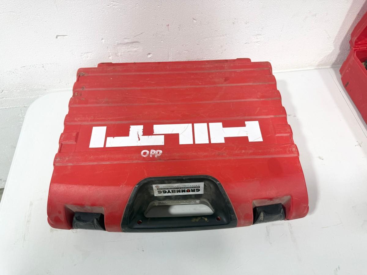 Parti med Hilti vinkelsliper, boltepistol, dispenser og borhammer