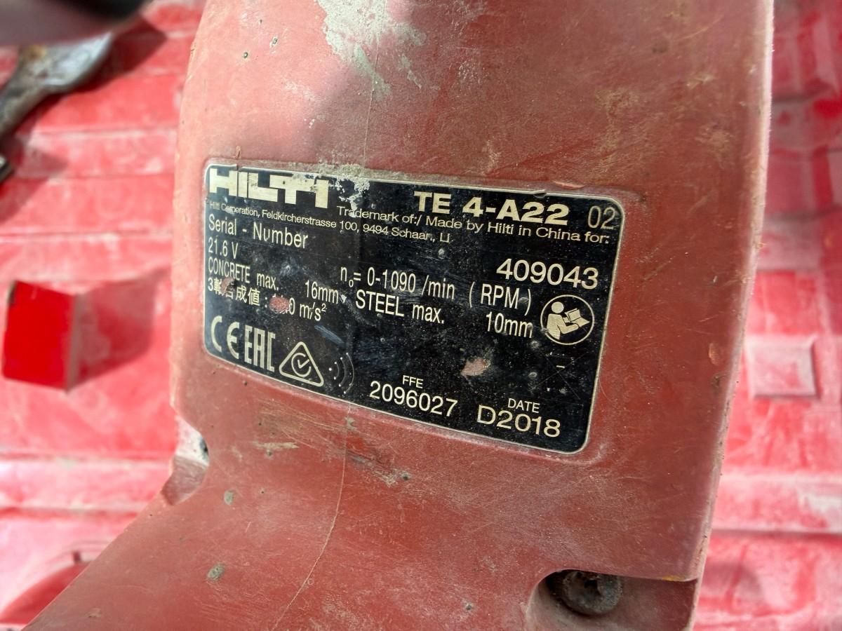 Parti med Hilti vinkelsliper, boltepistol, dispenser og borhammer