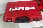 Parti med Hilti vinkelsliper, boltepistol, dispenser og borhammer