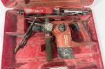 Parti med Hilti vinkelsliper, boltepistol, dispenser og borhammer