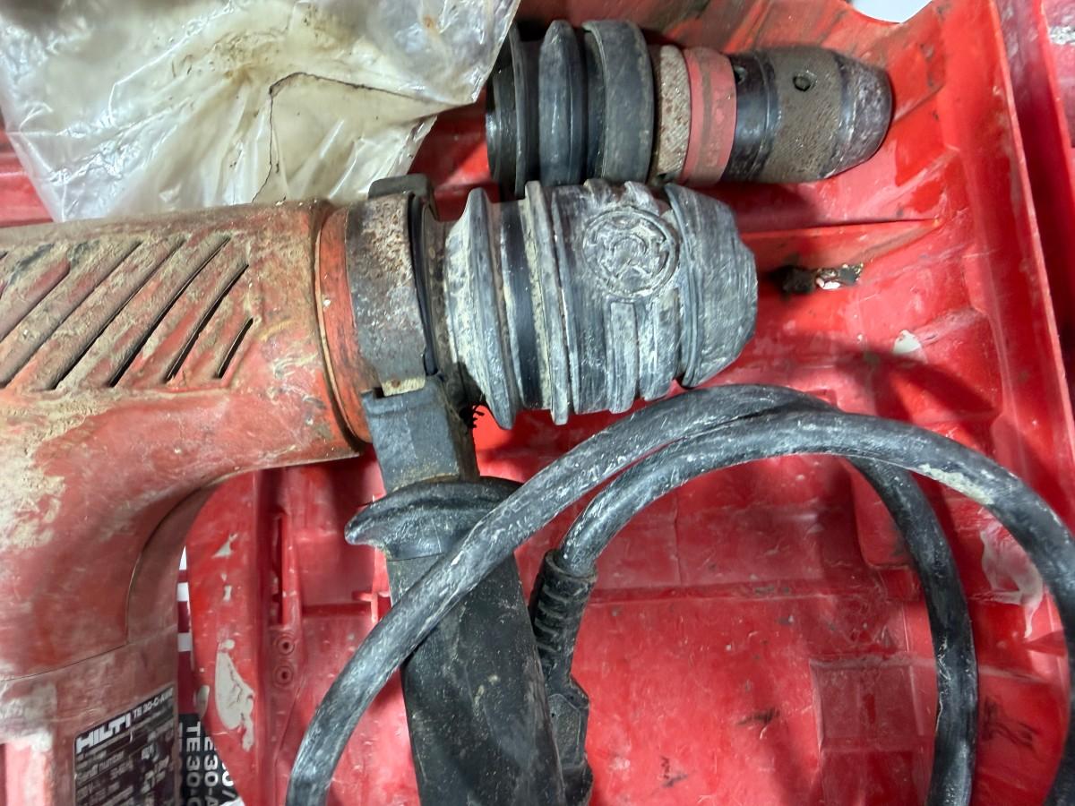 Parti Hilti elektroverktøy og festeverktøy med tilbehør