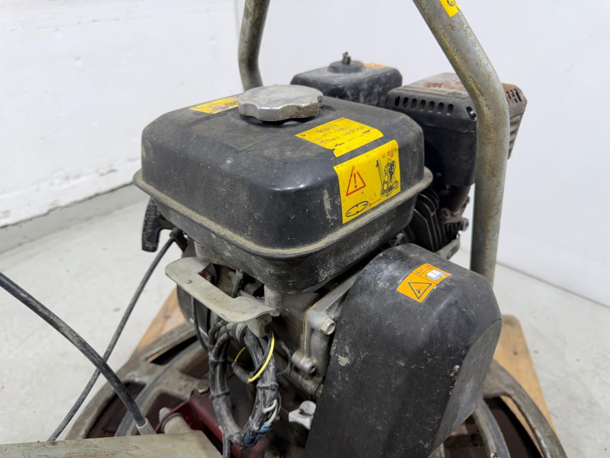 Swepac TR 750 betongglatter med Honda GX200 bensinmotor