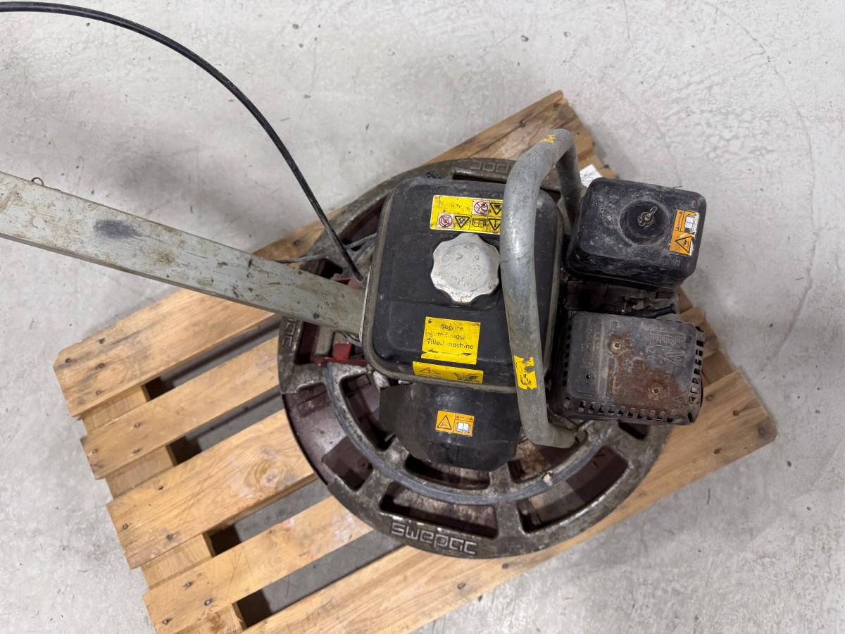 Swepac TR 750 betongglatter med Honda GX200 bensinmotor