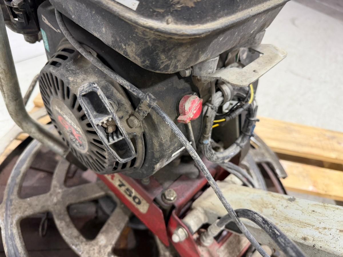 Swepac TR 750 betongglatter med Honda GX200 bensinmotor