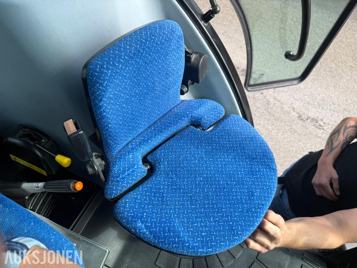 2023 New Holland TD5.85 TRAKTOR VELHOLDT LITE TIMER(118)