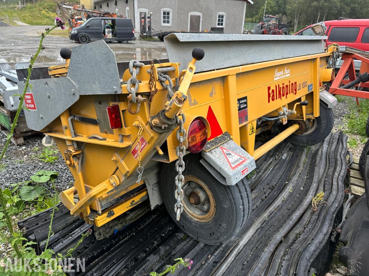 2017 Falköping LB 1000 strøkasse - med dele strøkasse
