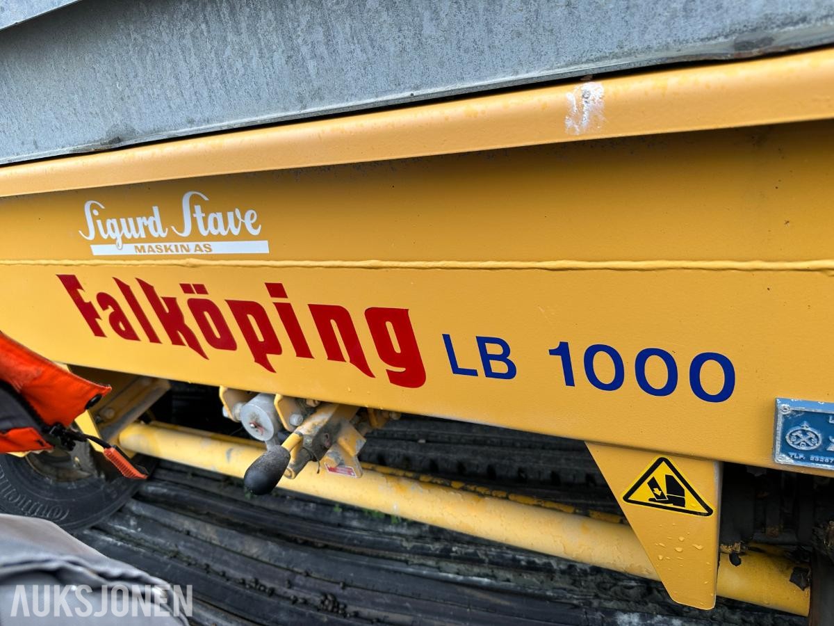 2017 Falköping LB 1000 strøkasse - med dele strøkasse