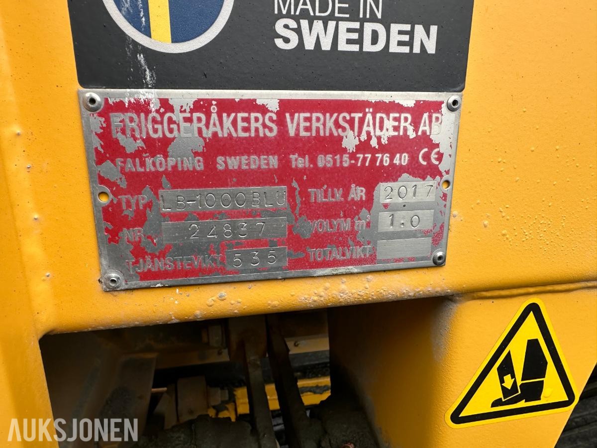 2017 Falköping LB 1000 strøkasse - med dele strøkasse
