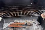 Tønnegrill med gassflasker og brennerutstyr