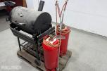 Tønnegrill med gassflasker og brennerutstyr
