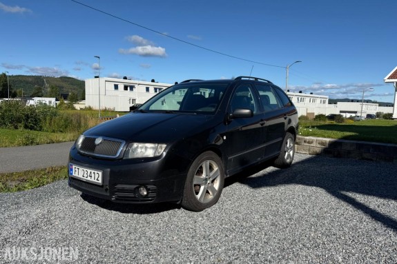 2008 Skoda Fabia 1.2 64hk s+v dekk manuell