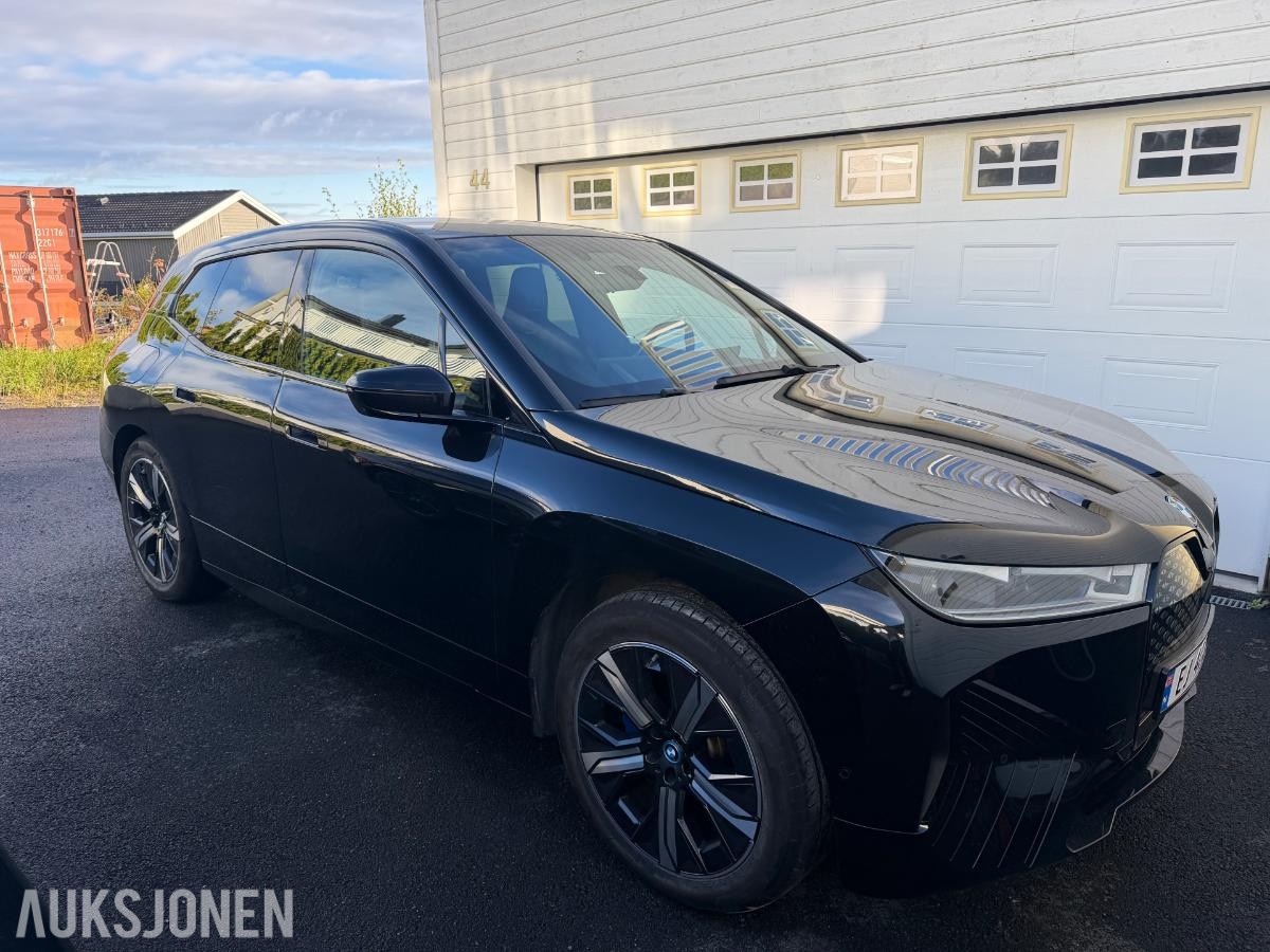 2023 BMW iX xDrive 40 HENGERFESTE HEAD-UP KAMERA SERVICEAVTALE