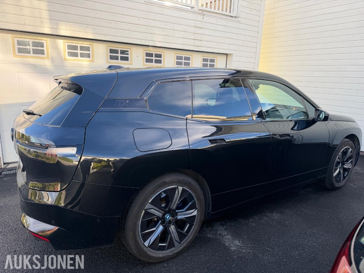 2023 BMW iX xDrive 40 HENGERFESTE HEAD-UP KAMERA SERVICEAVTALE
