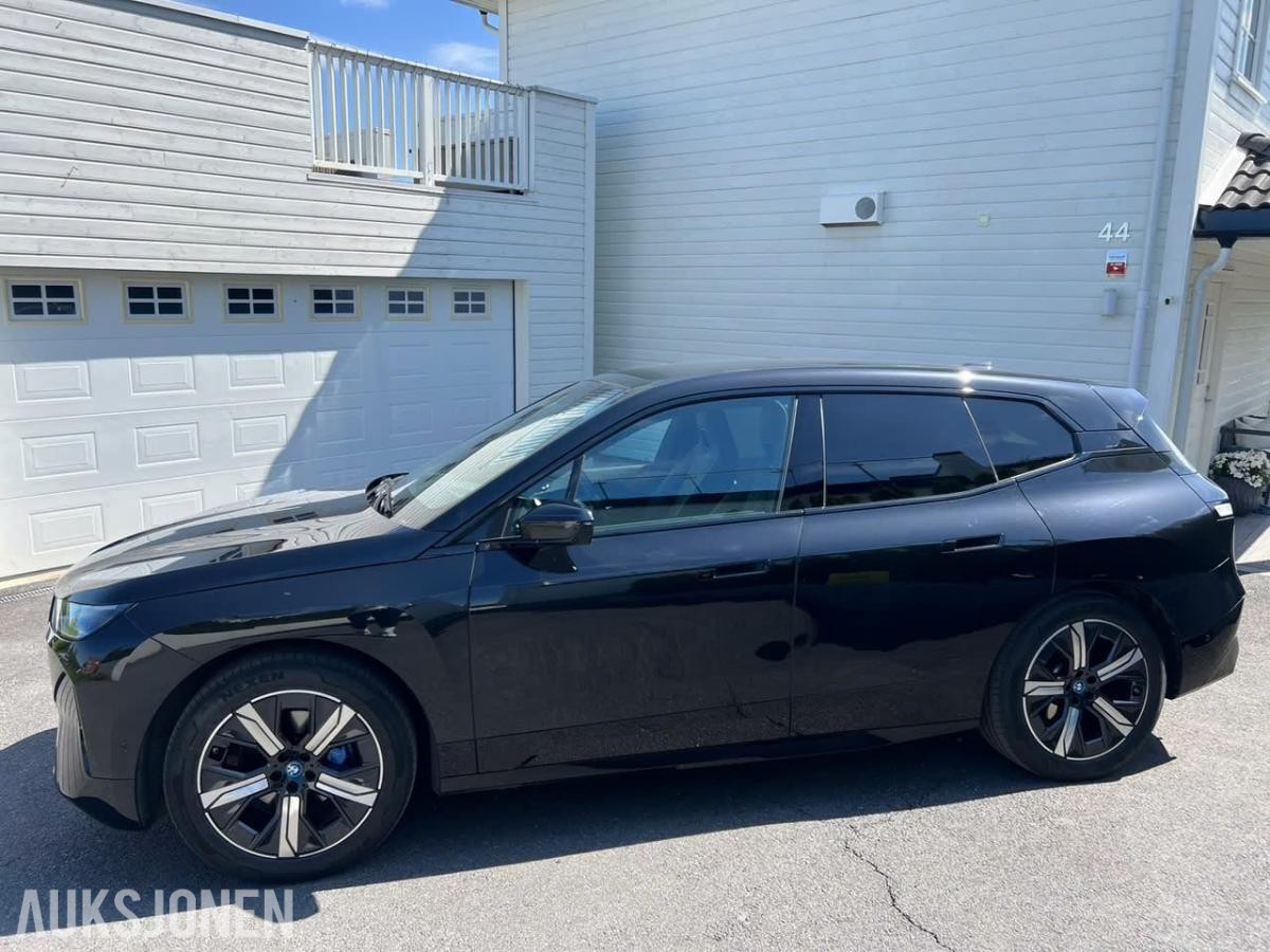 2023 BMW iX xDrive 40 HENGERFESTE HEAD-UP KAMERA SERVICEAVTALE