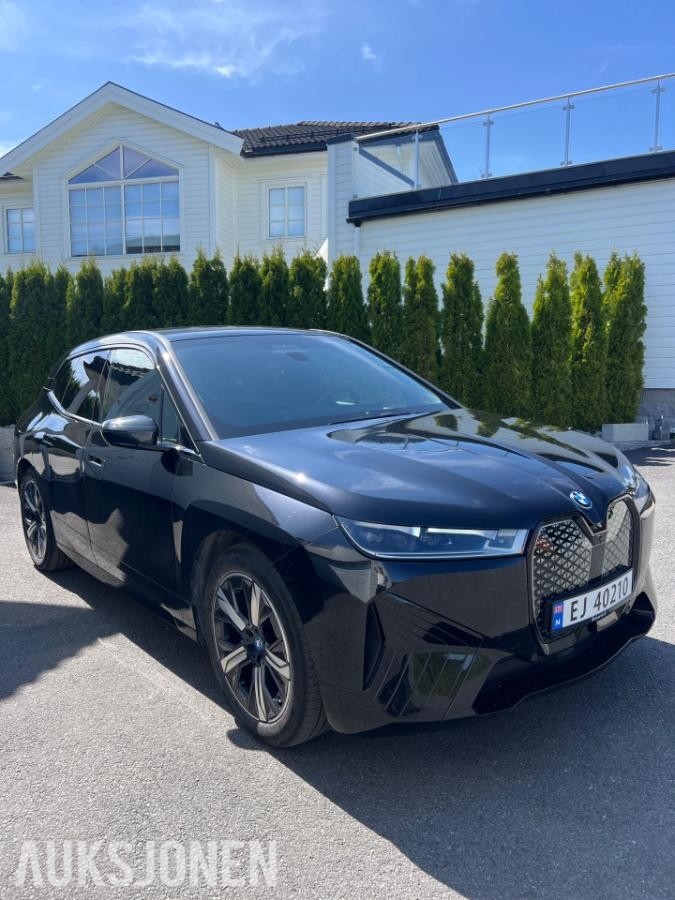 2023 BMW iX xDrive 40 HENGERFESTE HEAD-UP KAMERA SERVICEAVTALE