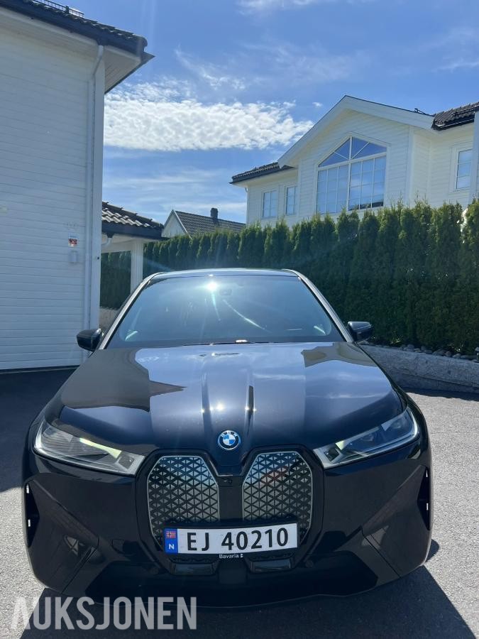 2023 BMW iX xDrive 40 HENGERFESTE HEAD-UP KAMERA SERVICEAVTALE
