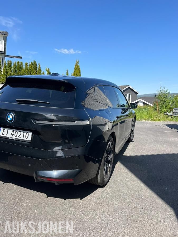 2023 BMW iX xDrive 40 HENGERFESTE HEAD-UP KAMERA SERVICEAVTALE