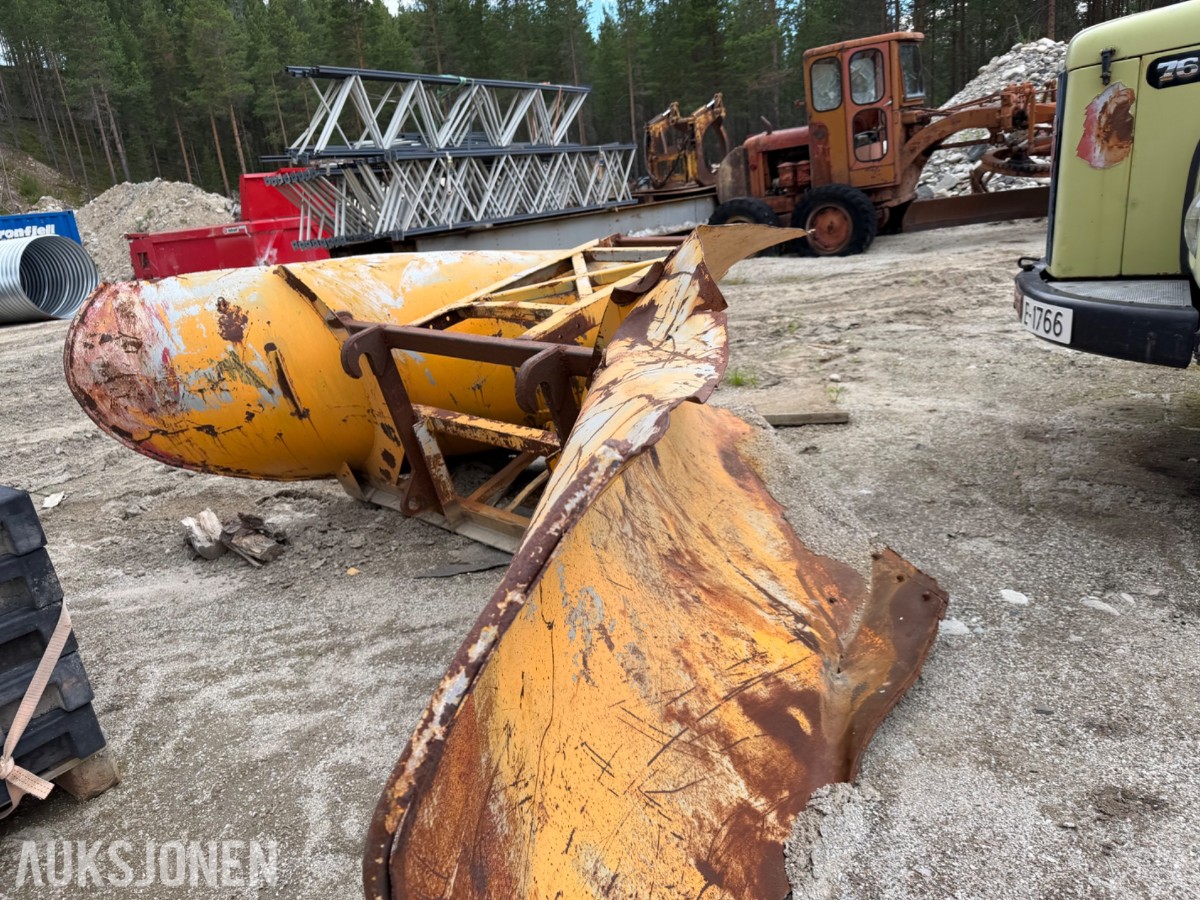 Spissplog Med Volvo BM feste for hjullster