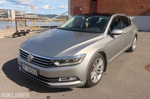 2015 Volkswagen Passat 1.4 150hk Automat Ryggekamera Glasstak Navigasjon 137 000 km