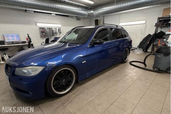 2007 BMW 325D 3.0 197hk automat HUD HENGERFESTE PANORAMATAK S+V DEKK