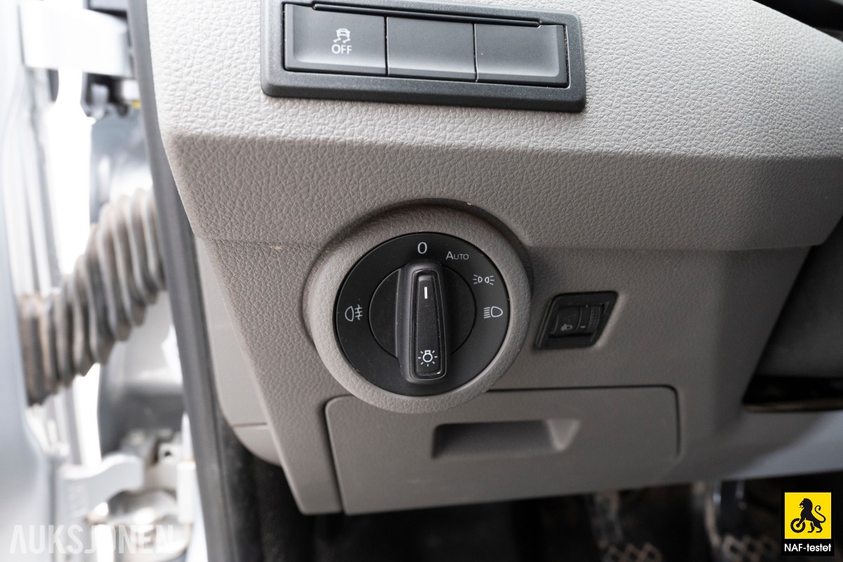 2020 VOLKSWAGEN TRANSPORTER 2,0 TDI 150HK LANG 4MOTION HENGERFESTE VARMER INNREDNING