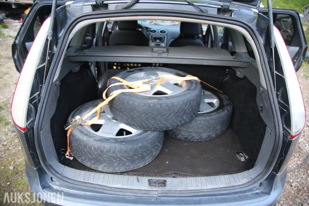 2010 Ford Focus 1.6 Bensin 109hk Cruisekontroll S+V dekk