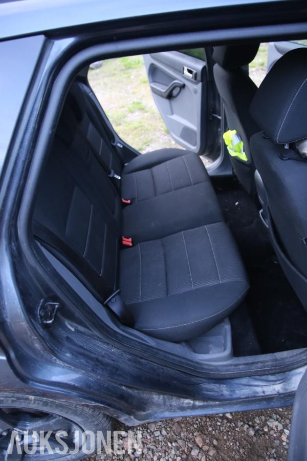 2010 Ford Focus 1.6 Bensin 109hk Cruisekontroll S+V dekk