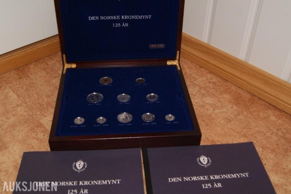 SØLV MEDALJER - "DEN NORSKE KRONEMYNT 125 år." 10 stk 