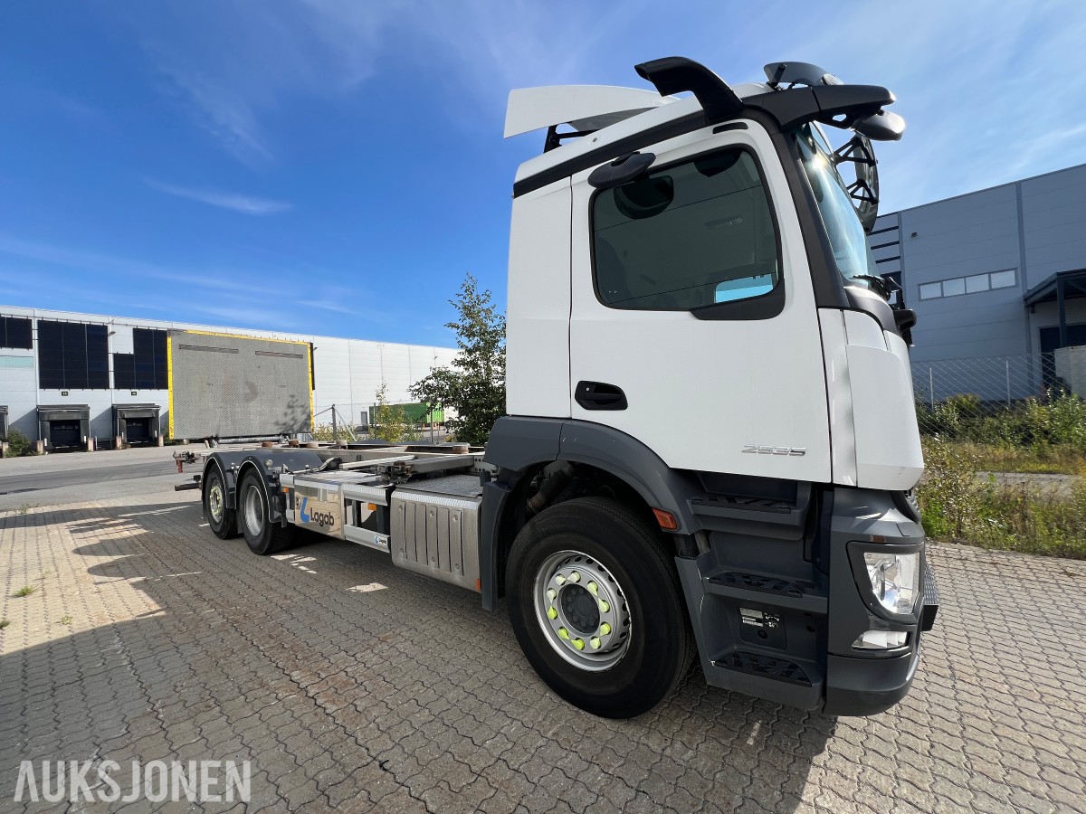 2021 Mercedes-Benz Actros 2635 6x2 vekselflakbil med Zepro bakløfter