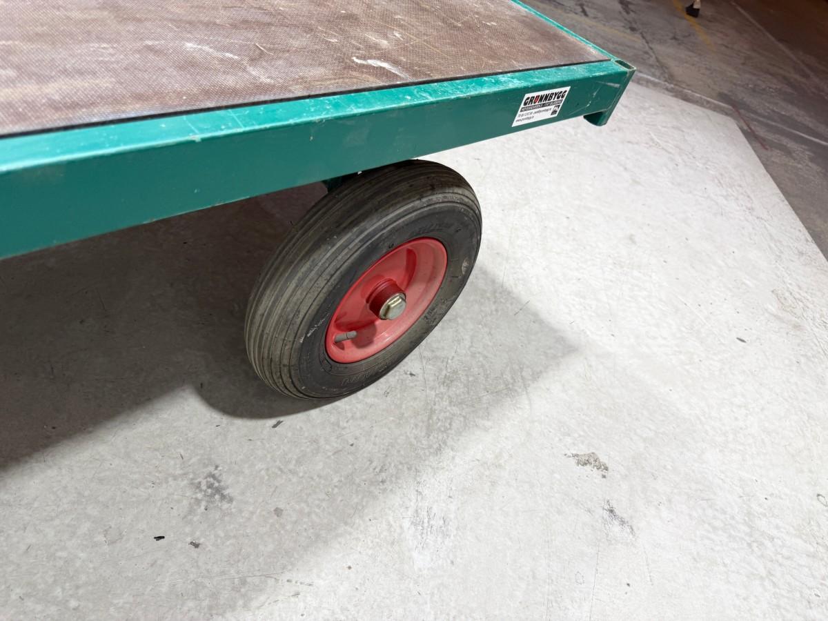 Plattformvogn med 4 hjul og Jonex Sprinter sekketralle
