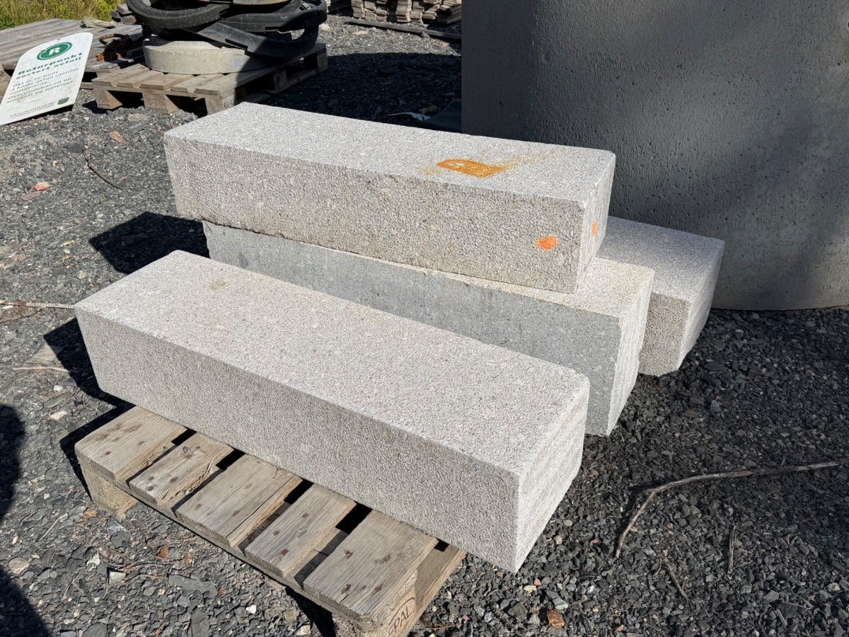 4 stk granittblokker 107 × 30 × 23 cm