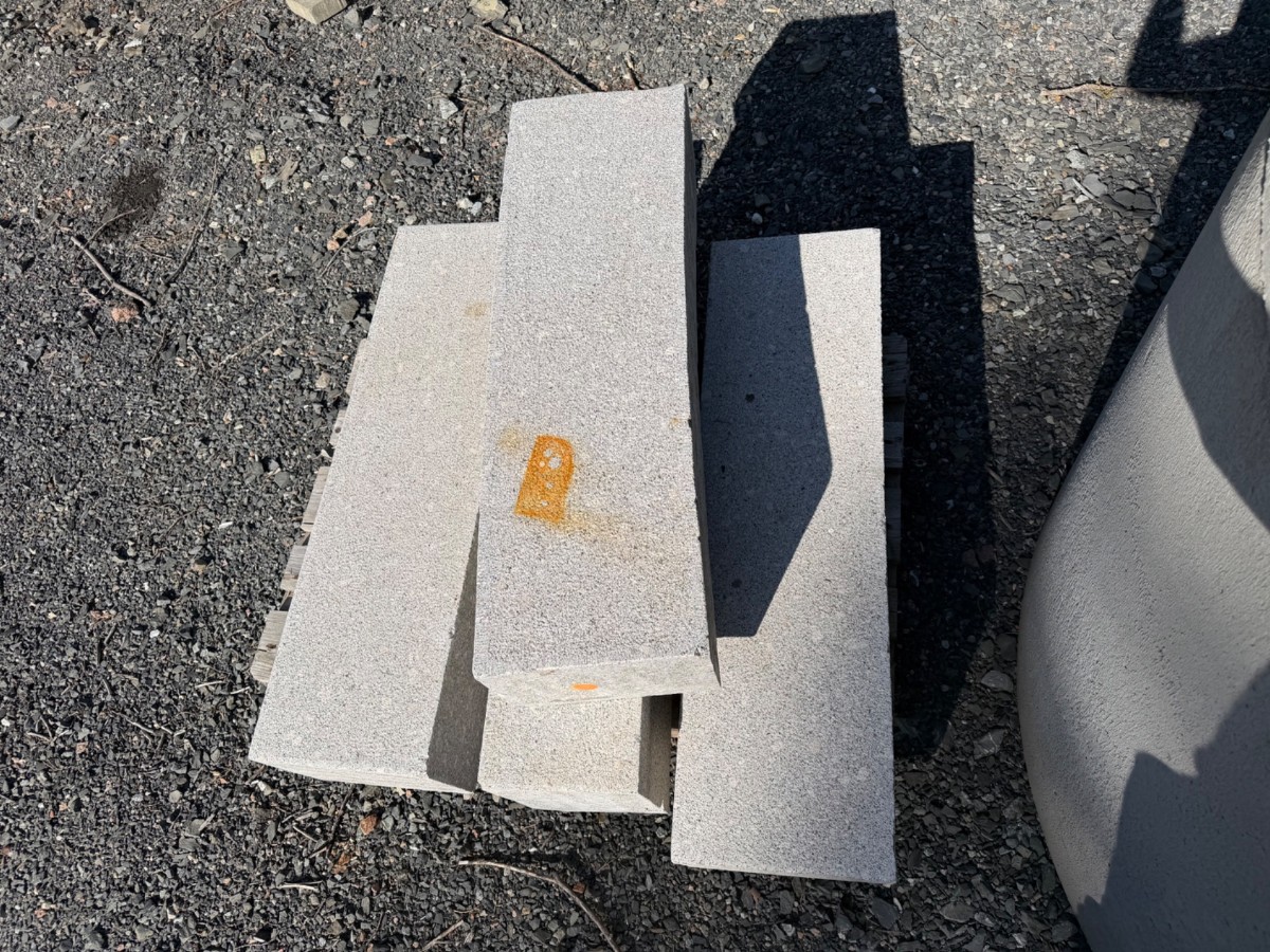 4 stk granittblokker 107 × 30 × 23 cm