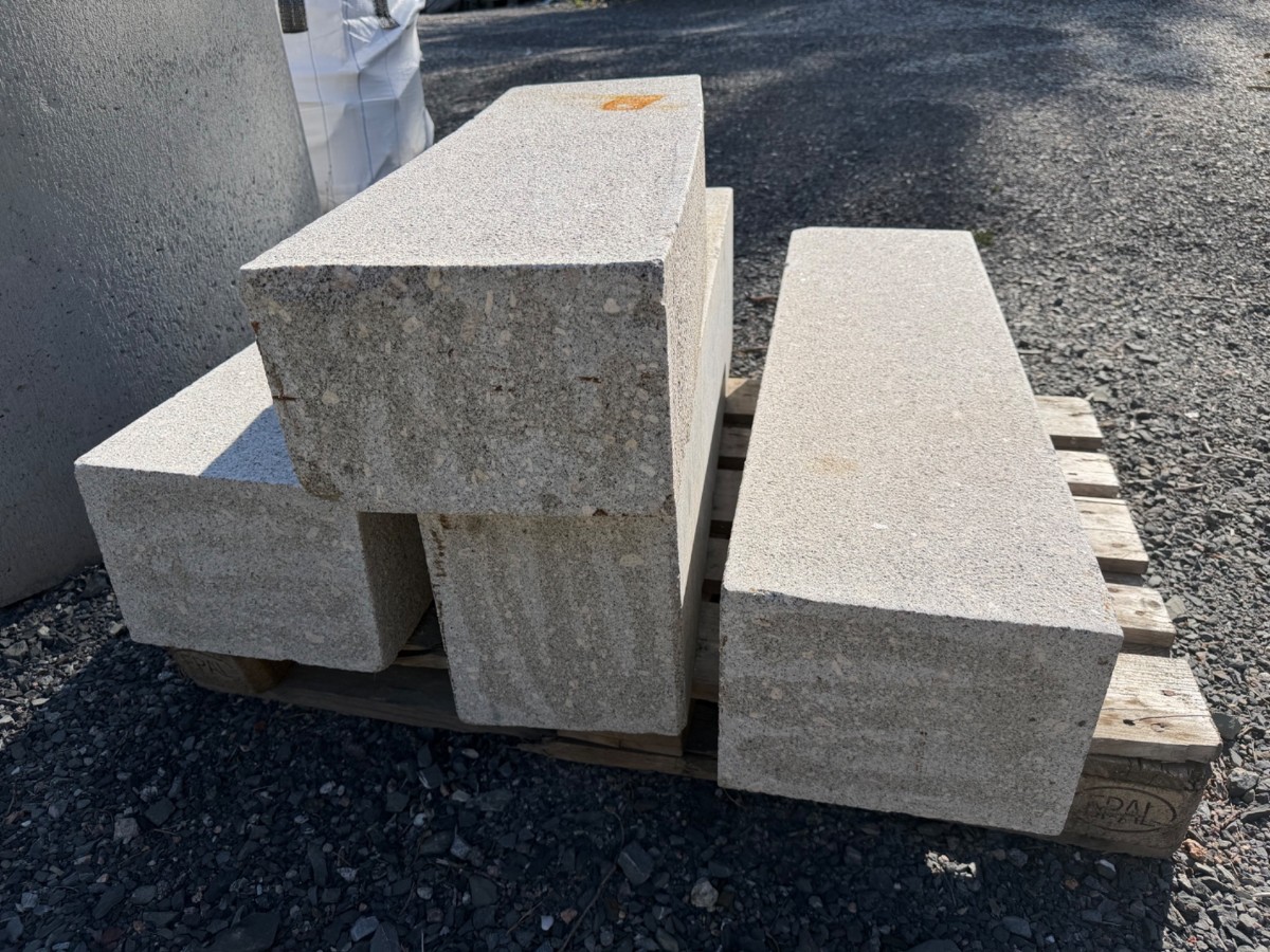 4 stk granittblokker 107 × 30 × 23 cm