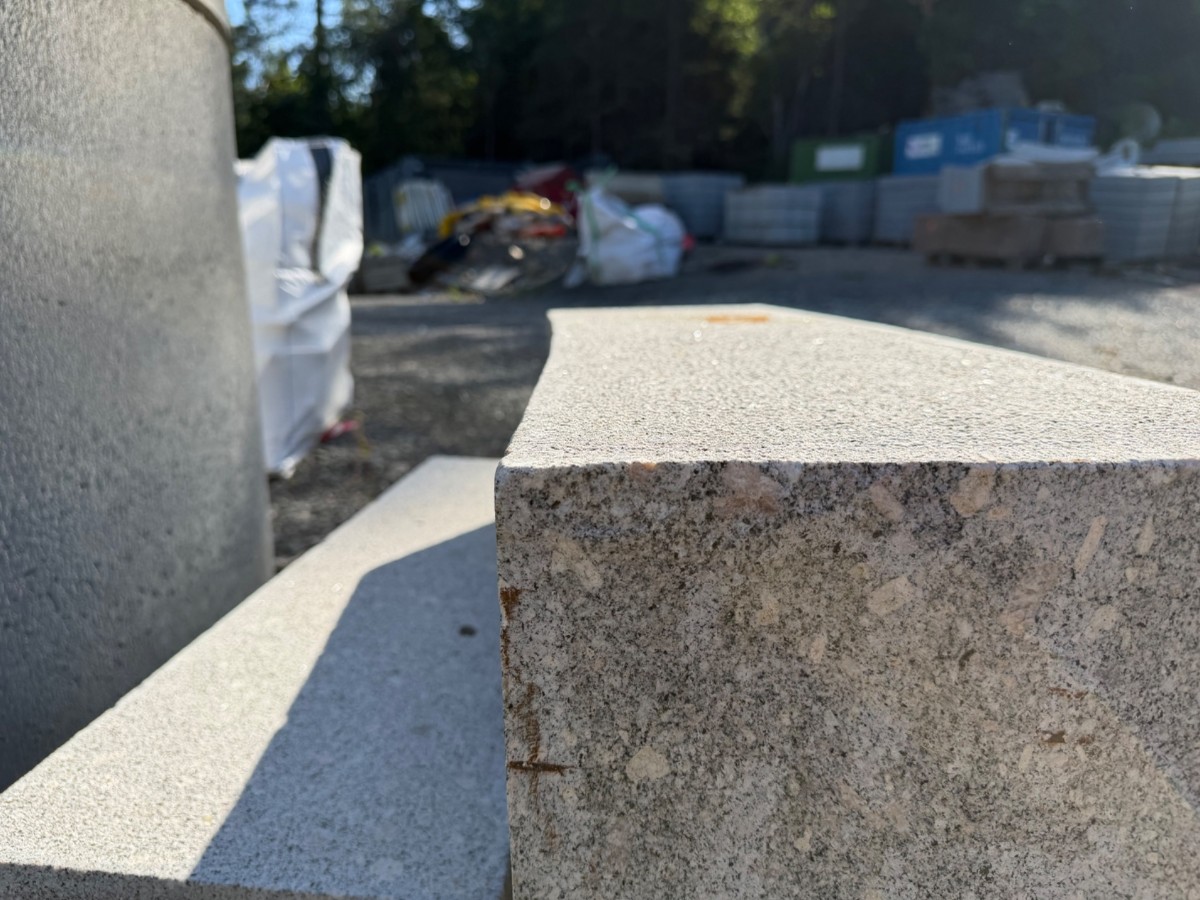 4 stk granittblokker 107 × 30 × 23 cm