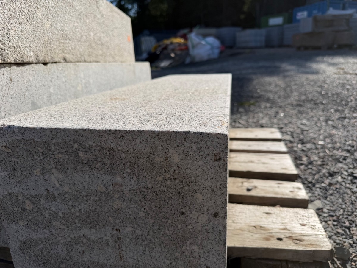 4 stk granittblokker 107 × 30 × 23 cm