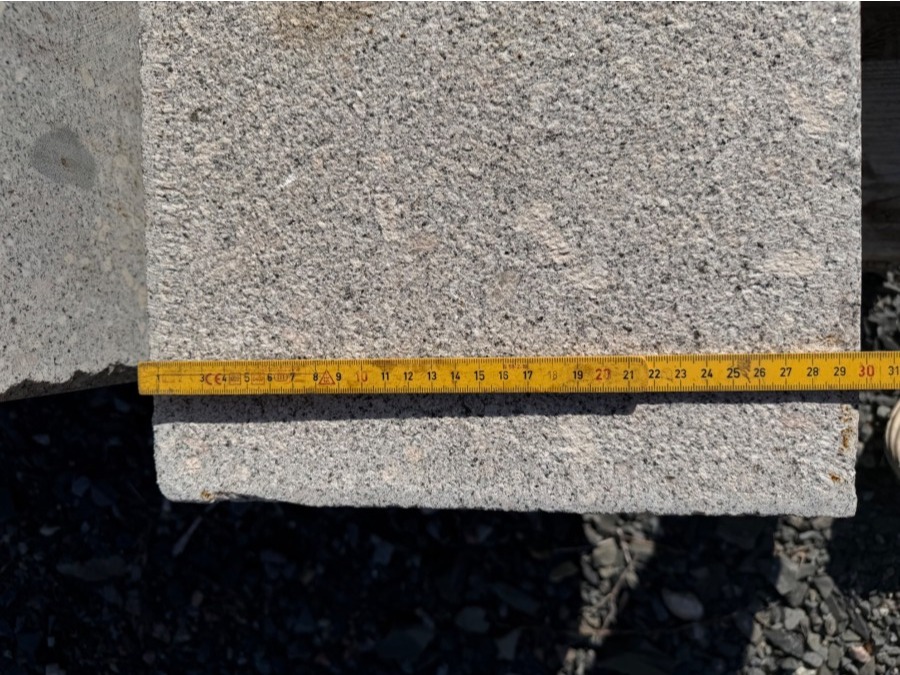 4 stk granittblokker 107 × 30 × 23 cm