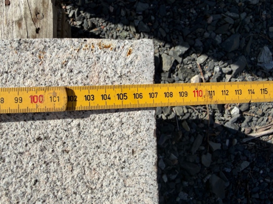 4 stk granittblokker 107 × 30 × 23 cm