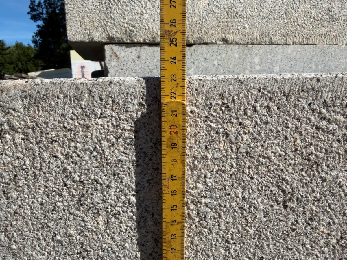 4 stk granittblokker 107 × 30 × 23 cm