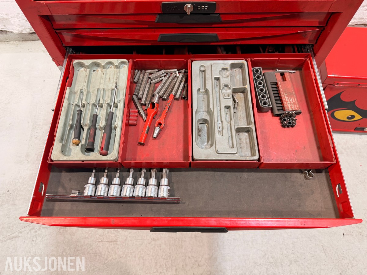 Teng Tools verktøyvogn med verktøykasser og håndverktøy
