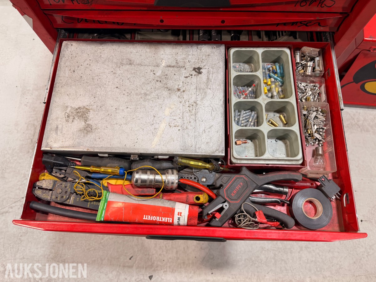 Teng Tools verktøyvogn med verktøykasser og håndverktøy