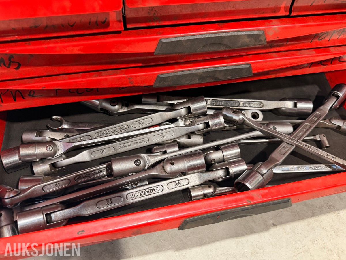 Teng Tools verktøyvogn med verktøykasser og håndverktøy