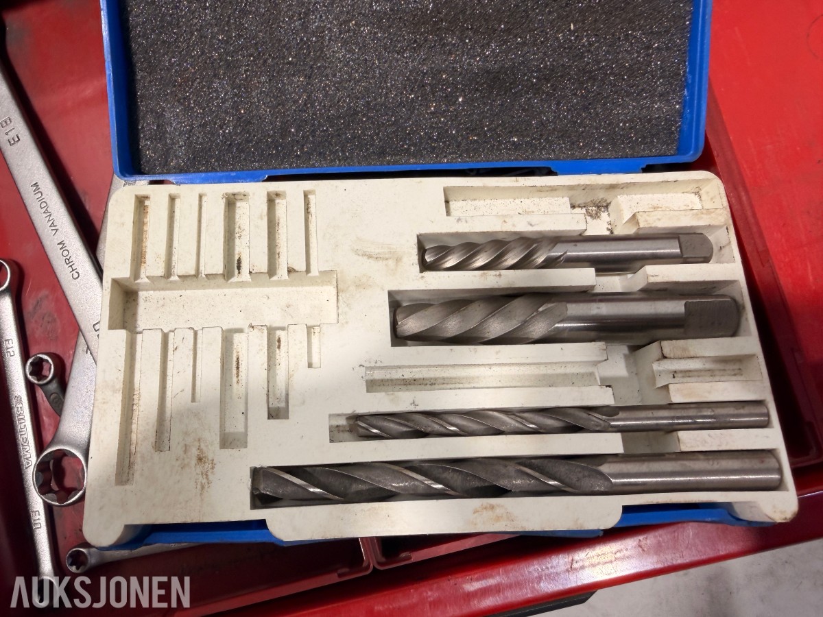 Teng Tools verktøyvogn med verktøykasser og håndverktøy