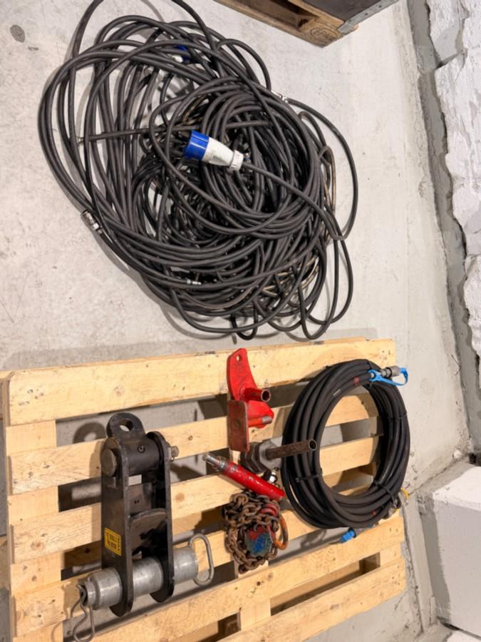 Verkstedutstyr – slanger, pumper, løfteutstyr, verktøy og Delo Staplex EP 2