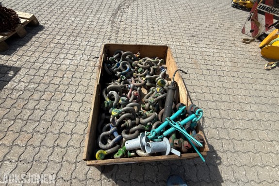 Stort parti sjakler og løfteutstyr