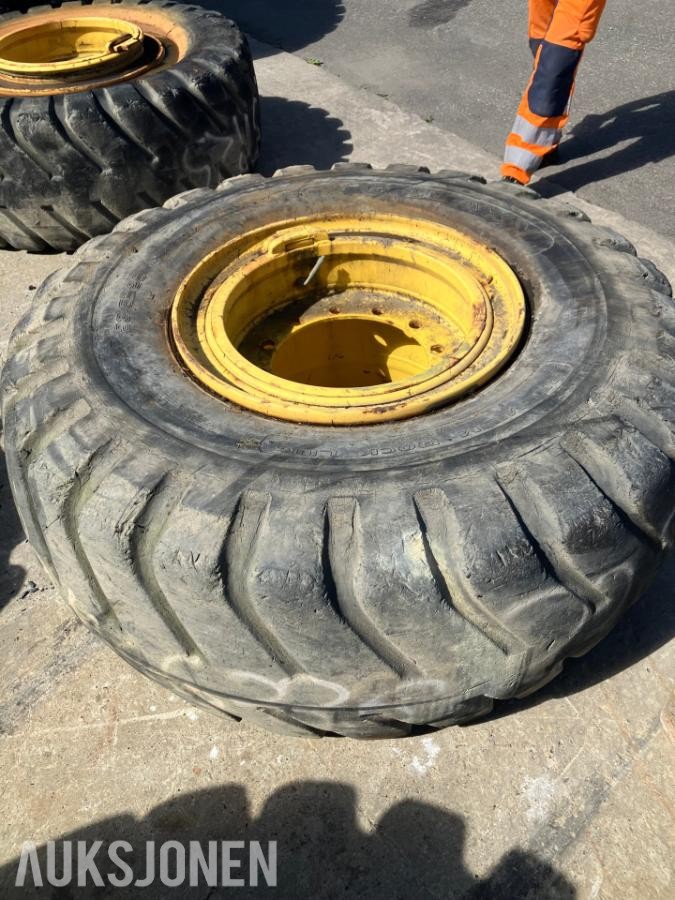 23,5R25 dekk på Bomag felg Passer Bomag BW226