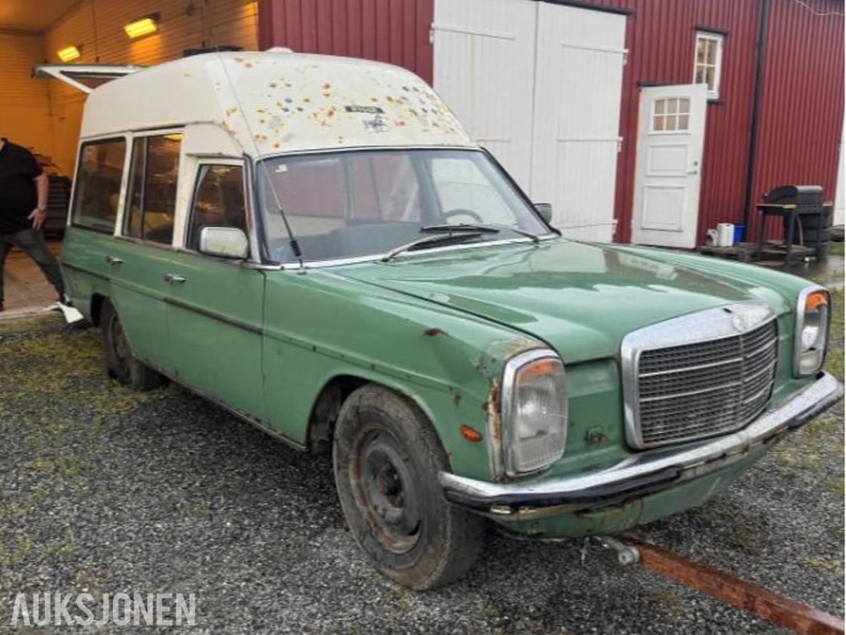 1975 Mercedes-Benz 230, 230 Diesel Ambulanse, Ukjent KM. Lokasjon Råde Østfold