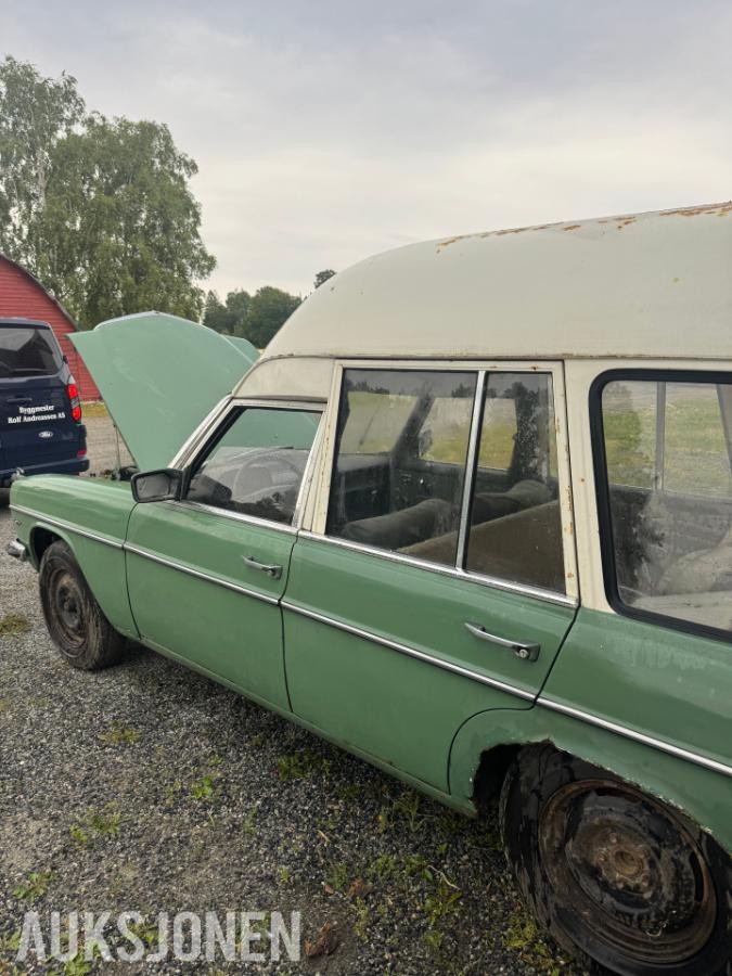 1975 Mercedes-Benz 230, 230 Diesel Ambulanse, Ukjent KM. Lokasjon Råde Østfold